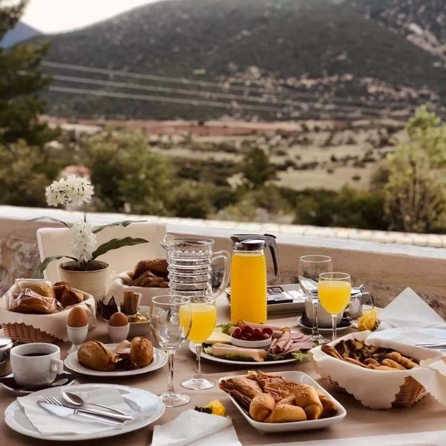 πρωινό Μαινάλια