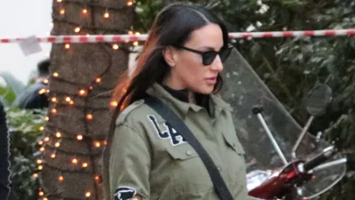 Με γούνινες παντόφλες γνωστού οίκου & κολάν - Εντυπωσιακή η Μαλού συνοδευόμενη από τον Κουβανό, καλλονό σύζυγό της