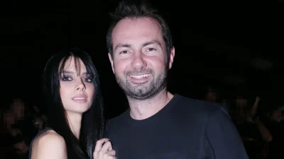 Με το ποτό στο χέρι ο Δημήτρης: Τα φιλιά με τη Μπεζάν στα μπουζούκια - Δίπλα τους η Χριστίνα Παππά στα κόκκινα