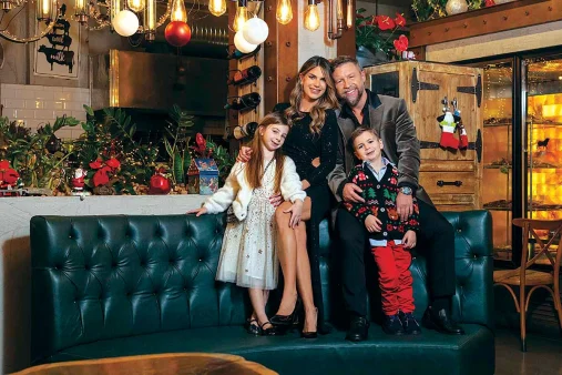 Χριστουγεννιάτικα δώρα για γονείς και παιδιά: Ο Γιάννης Βαρδής και η οικογένειά του μας προτείνουν τα καλύτερα που κυκλοφορούν στην αγορά