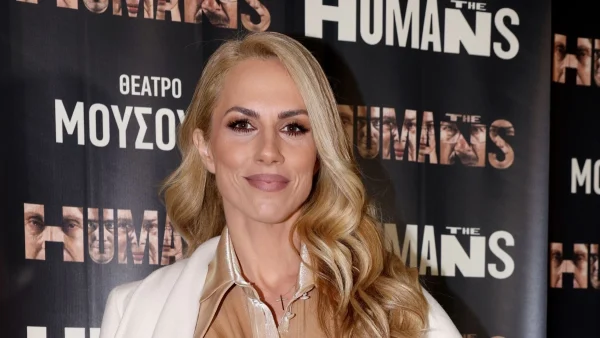 «Με τον μπαμπά τους έχουμε χωρίσει αρκετά χρόνια, αλλά...» - Η αποκάλυψη της Ντορέττας Παπαδημητρίου για τη σχέση της με τον Κώστα Πηλαδάκη