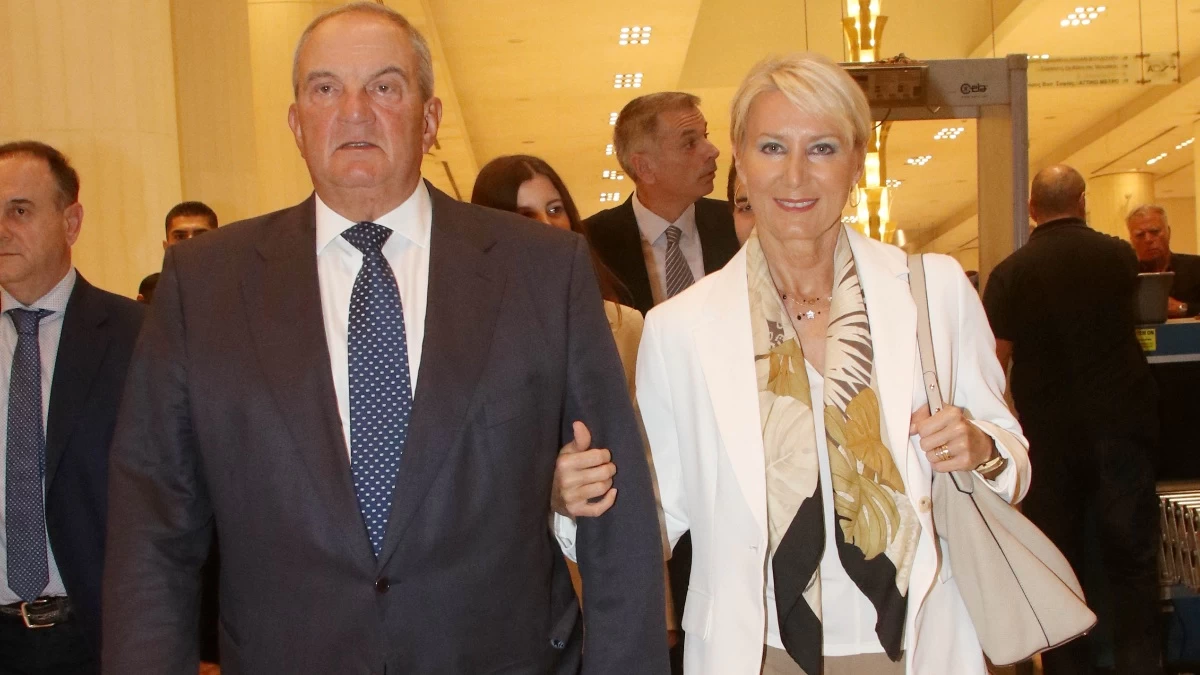 Λαμπερό και άκρως γιορτινό - Σπάνια φωτογραφία από το εσωτερικό του σπιτιού της Νατάσας Παζαΐτη και του Κώστα Καραμανλή