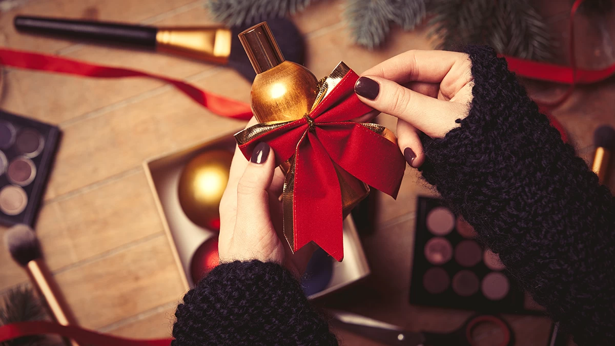 5+1 αρώματα που «μυρίζουν» Χριστούγεννα! Δες ποιά είναι & πόσο κοστίζουν