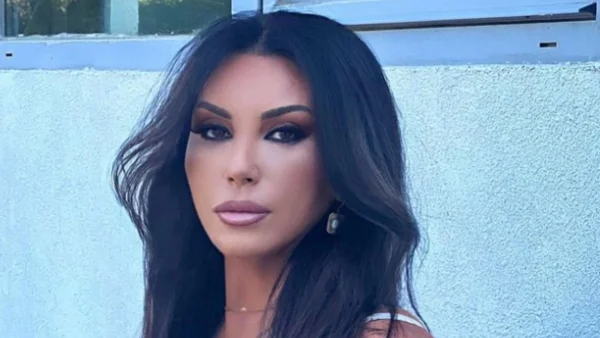 Δε θυμίζει με τίποτα 52 ετών - Σάλος με την άκρως ερωτική φωτογραφία της Πόπης Μαλλιωτάκη που ποζάρει ως Αγιοβασιλίτσα