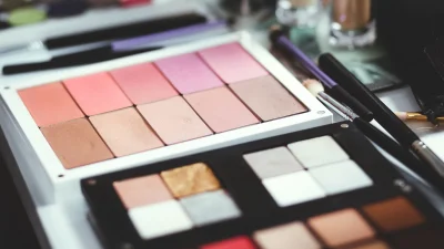 Αυτά είναι τα 12 πιο δημοφιλή προϊόντα ομορφιάς που έγιναν viral στο TikTok το 2023!