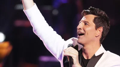 Τρυφερές στιγμές με την οικογένεια του - Το εντυπωσιακό Χριστουγεννιάτικο δέντρο του Σάκη Ρουβά