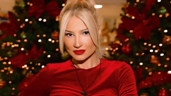 Τι θα φορέσουν 10 επώνυμες την Παραμονή των Χριστουγέννων; Δες το αγαπημένο τους party look για να εμπνευστείς