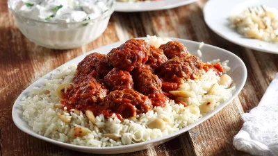 Προσοχή, δεν βάζουμε αυγά, φρυγανιά & μαϊντανό - Τα 5+1 μυστικά για να πετύχετε τα σουτζουκάκια και να μην διαλυθούν στο βράσιμο