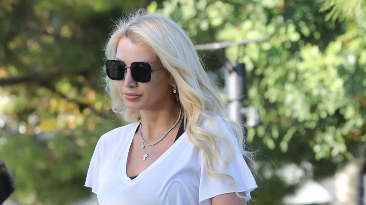 Έκλεψε την παράσταση ο μικρός Βλάσσης - Φωτογραφίες από την βόλτα της Σπυροπούλου με τον γιο της στο Ζάππειο