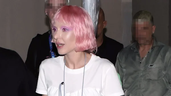 «Αηδία είναι όλο το σύνολό σου! Λυπάμαι» - Σάλος στο twitter για την topless εμφάνιση της Τάμτα στο Madwalk 2023