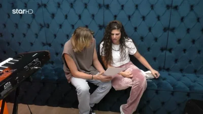 Fame Story: Τους έπιασε η κάμερα κάτω από τα σκεπάσματα - Τα τρυφερά τετ α τετ και τα φιλιά του Τίτου με την Αριστεά στο κρεβάτι