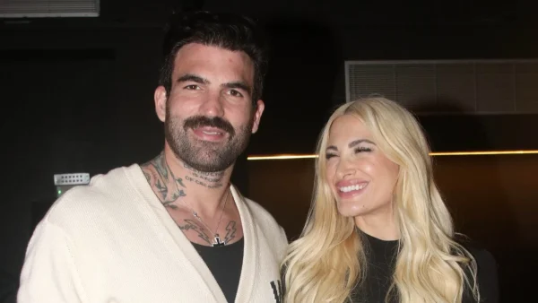 Στα μαύρα η Τούνη δίπλα στον Αλεξάνδρου - Η σπάνια νυχτερινή έξοδος του ζευγαριού χωρίς τον μικρό Πάρη