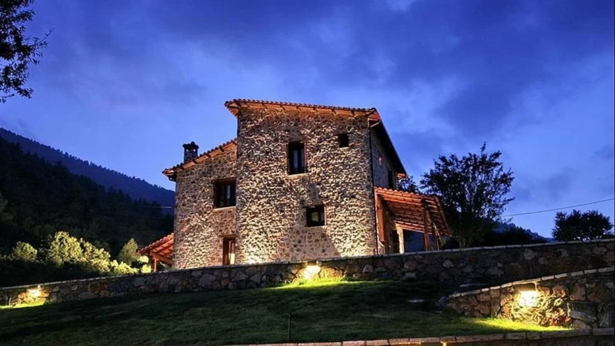 μαινάλια villas & suites