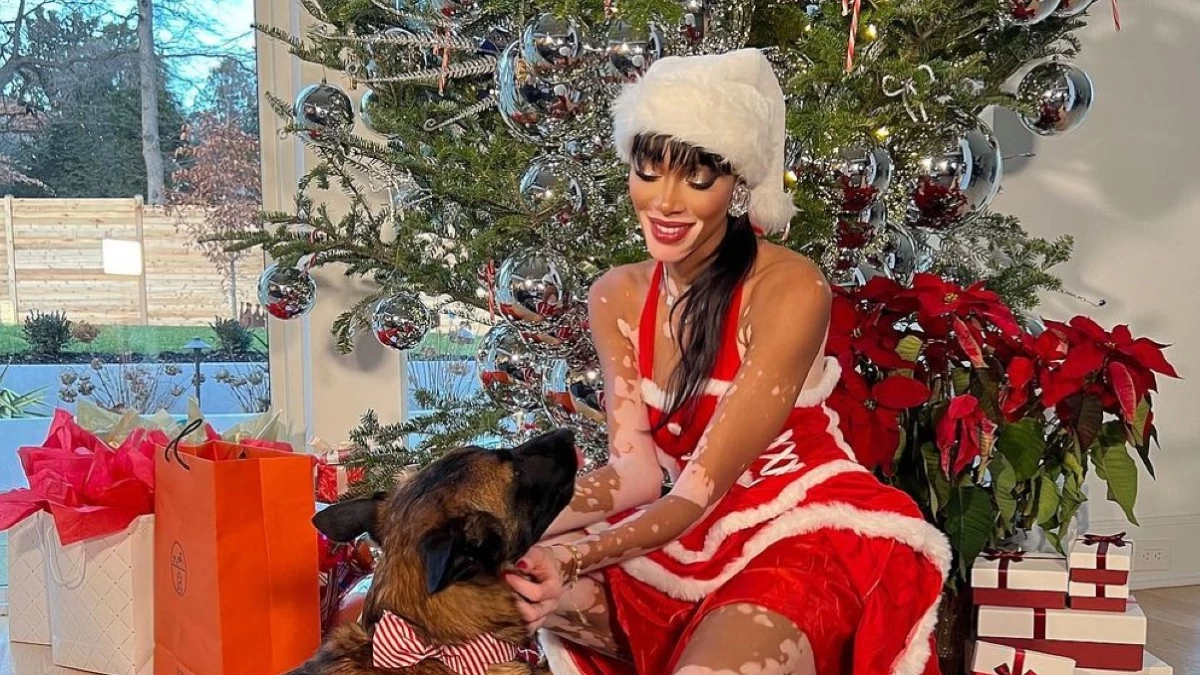 Πώς ντύνονται οι διάσημοι περιμένοντας το Άγιο Βασίλη; Τα best-of party looks στο Instagram