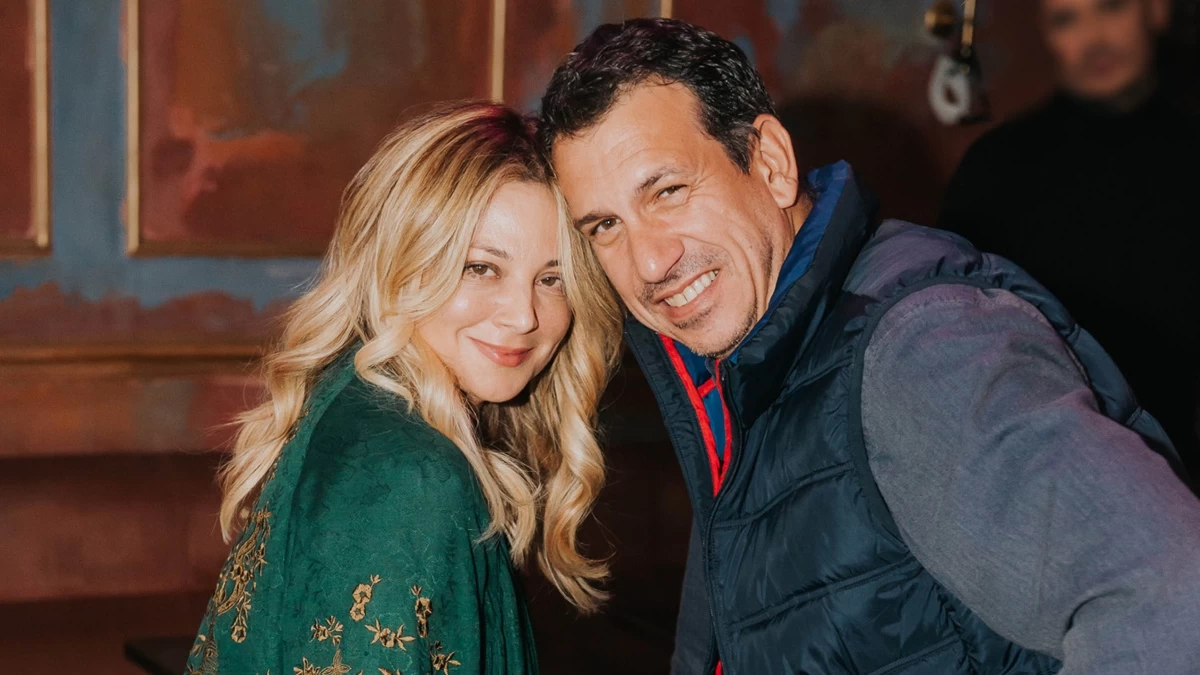 Νάνσυ Ζαμπέτογλου: Στόλισε το υπέρλαμπρο χριστουγεννιάτικο δέντρο στο σπίτι της - Με χρυσά & κόκκινα στοιχεία