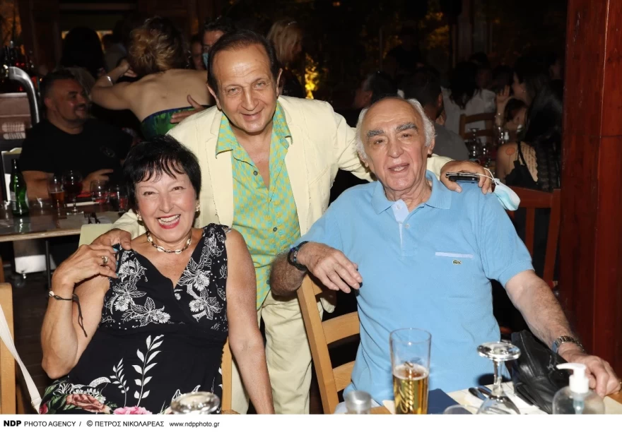 Πέθανε - Δημήτρης Ζακυνθινός