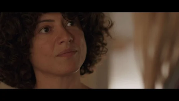 Η Παραλία (24/1): «Αγαπάς τη γυναίκα σου;» - Η ερώτηση για τον γάμο τους την ώρα που είναι στο κρεβάτι με την ερωμένη του