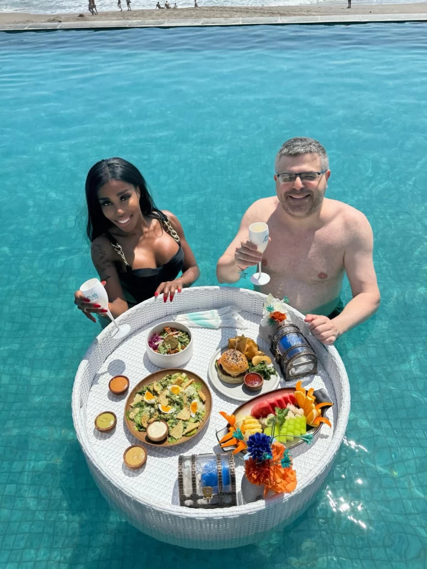 Η Ελίζαμπεθ Ελέτσι και ο Νεκτάριος Λεμονίδης στο Μπαλί