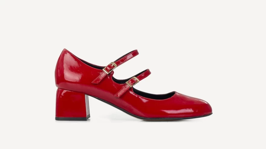 κόκκινα γοβάκια