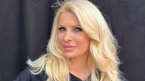 Ελένη Μενεγάκη: Έκανε ανάρτηση με ορθογραφικά και "έπεσαν να την φάνε"! «Μας τυφλώσατε» - «Λίγη ορθογραφία δεν βλάπτει»