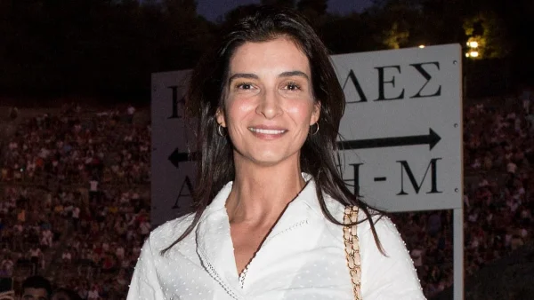 Αντιγόνη Κουλουκάκου: Φούσκωσε απότομα η κοιλίτσα της - Νέα ολόσωμη φωτογραφία της εγκυμονούσας ηθοποιού