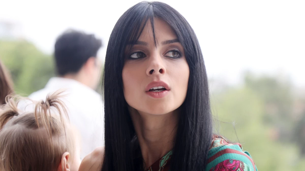 Άννα Μπεζάν: «Θα προτιμούσα να είχα ομόφυλους γονείς και να αγαπιόμουν, παρά να μεγαλώνω σε ίδρυμα»