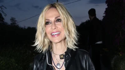 Άννα Βίσση: Με σγουρά μαλλιά καμία σχέση με το σήμερα - Αγνώριστη σε ηλικία 16 χρονών στην Κύπρο (Βίντεο)