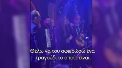 Άντζελα Δημητρίου: «Ένας άρχοντας που δε θα ξαναβγεί ποτέ...» - Ανατριχίλα πάνω στη σκηνή με την αφιέρωση της για τον Βασίλη Καρρά