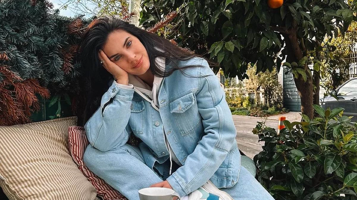 H Χριστίνα Μπόμπα ποζάρει με ombre μανικιούρ & ρίχνει το Instagram!