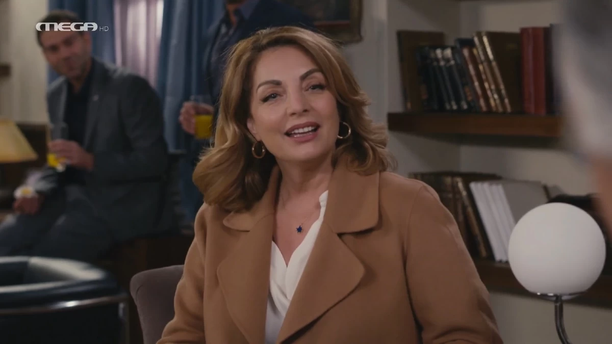 Η Γη της Ελιάς: Τριγυρνάει με το μονόπετρο στο χέρι σε όλη τη Μάνη - Ένας "λευκός" και ένας επίσημος αρραβώνας στα επόμενα επεισόδια