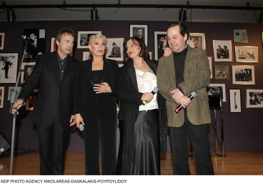 Ο Γιώργος Νταλάρας με καταξιωμένους τραγουδιστές