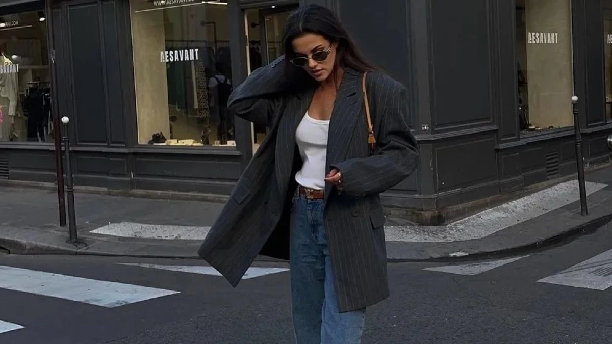 Νομίζω ότι τα τζιν θα δείξουν καλύτερα πάνω σου με αυτά τα trendy παπούτσια