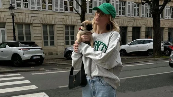 Αυτά είναι τα παπούτσια που ταιριάζουν στα wide leg τζιν παντελόνια