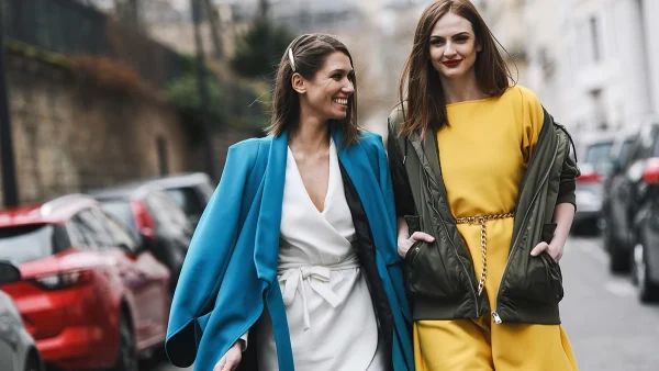 Αν μου έλεγες ότι αυτό το φόρεμα Μango των 23,99 ευρώ είναι σχεδιαστή θα σε πίστευα 100%