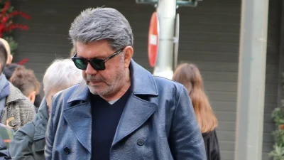 Γιάννης Λάτσιος: Σε μαγαζί στα Άνω Πετράλωνα - Στο πλευρό του γνωστή καστανή κυρία