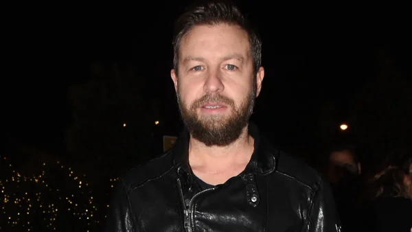 Γιάννης Βαρδής: «Ήταν πολύ ξένος, και εγώ ήμουν...»  - Συγκινεί με την εξομολόγηση για τον πατέρα του Αντώνη