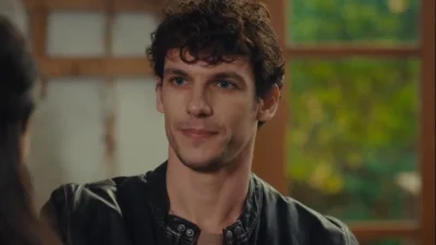 Η γη της ελιάς: Μαθαίνει για την αντροχωρίστρα που έχει μπει ανάμεσα τους και τον διατάζει «Χώρισε την»