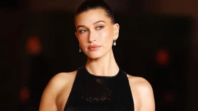 Hailey Bieber: Βρήκαμε το αγαπημένο της κραγιόν που δεν αποχωρίζεται με τίποτα! Δες που θα το βρεις & πόσο κοστίζει