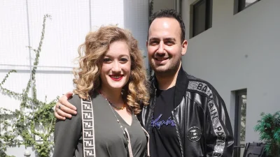 Ιλάειρα Ζήση: Η πρώτη φωτογραφία με φουσκωμένη κοιλίτσα - Με πούλιες και πούπουλα δίπλα στον Μαυρικίου