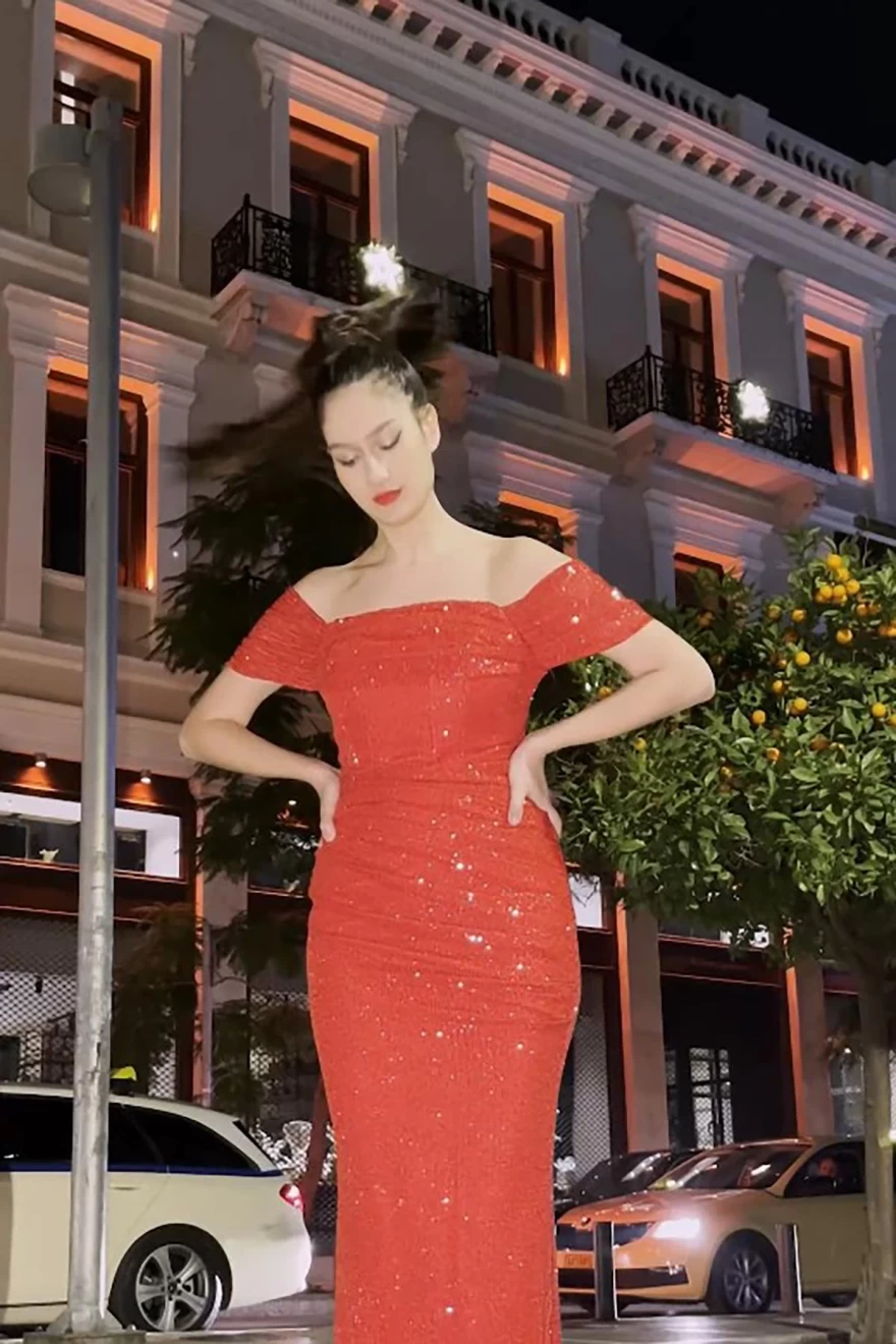 κόκκινο φόρεμα