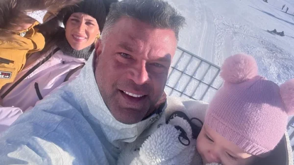 Κώστας Σόμμερ – Βαλεντίνη Παπαδάκη: Εξόρμηση στα χιόνια με τα παιδιά τους