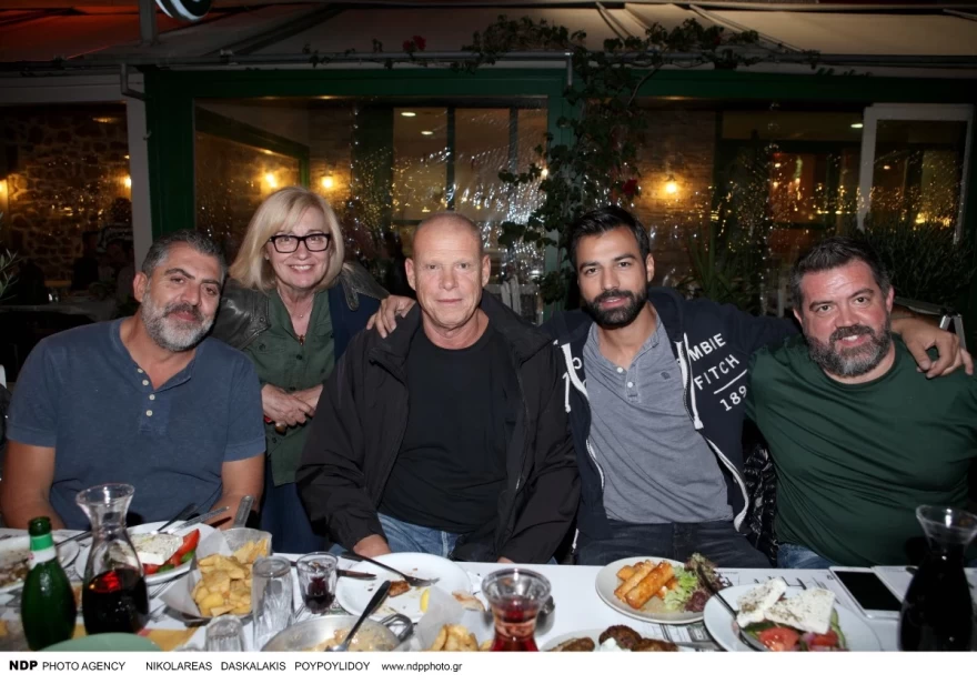 Ο Αντρέας Γεωργίου, ο Κούλλης Νικολάου και η Βάνα Δημητρίου με τον τότε υπεύθυνο προγράμματος του ΑΝΤ! Τζώνη Καλημέρη και τον PR director Κώστα Τσολάκη