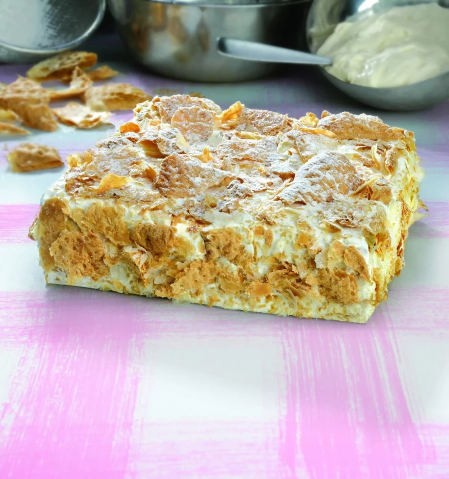 Το διάσημο μιλφέιγ των ζαχαροπλαστείων Κωνσταντινίδης