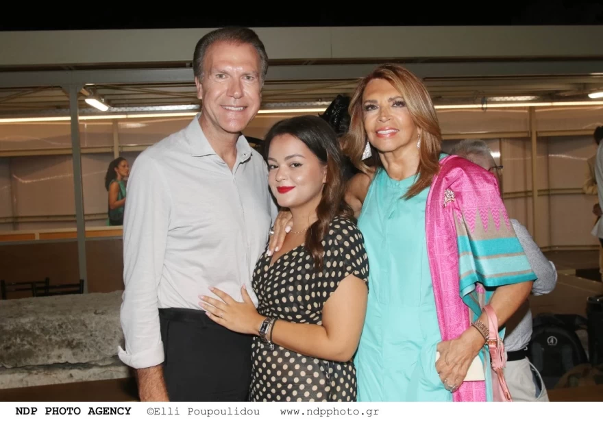 Η Μιμή Ντενίση με την κόρη της Μαριτίνα και τον Σωτήρη Πολύζο