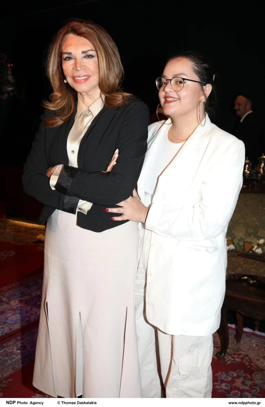 Η Μιμή Ντενίση με την κόρη της Μαριτίνα σε παλαιότερη εμφάνιση