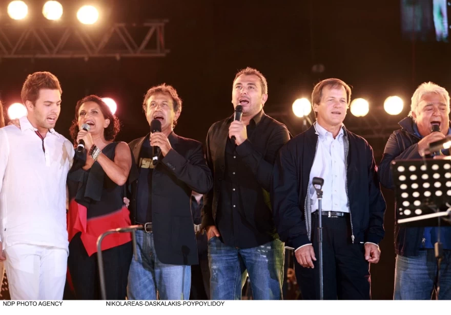 Αντώνης Ρέμος και Γιώργος Νταλάρας σε παλαιότερη συνύπαρξη στη σκηνή