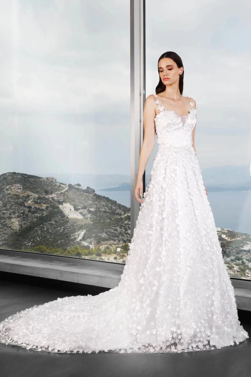 νυφικό με λουλούδια