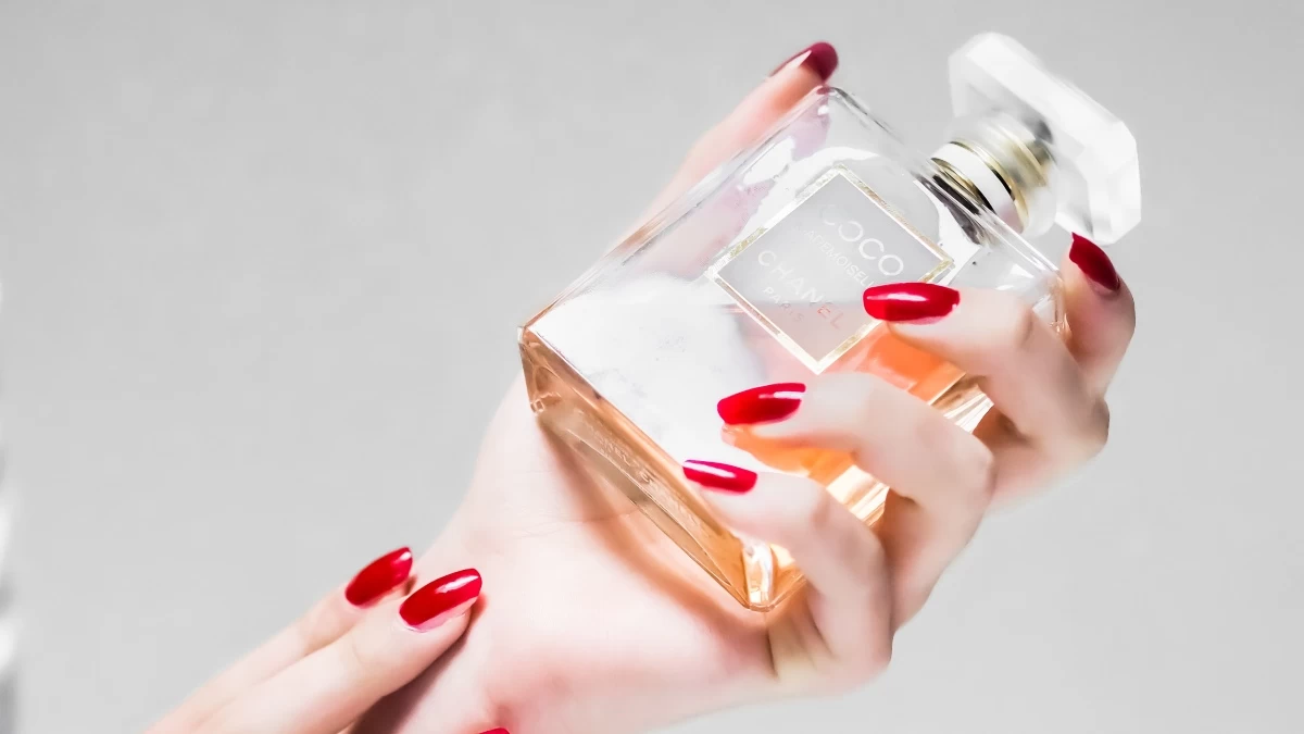 Πως θα καταλάβεις ότι το άρωμά σου έληξε; Υπάρχει τρόπος να παρατείνεις τη διάρκειά του;