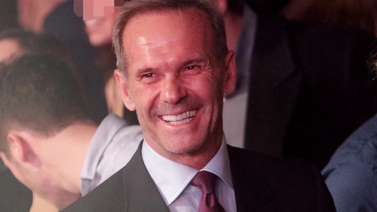 Πέτρος Κωστόπουλος: Με μαύρο κοστούμι & παπιγίον - Δίμετρος κούκλος ο γιος του, Μάξιμος Κωστόπουλος