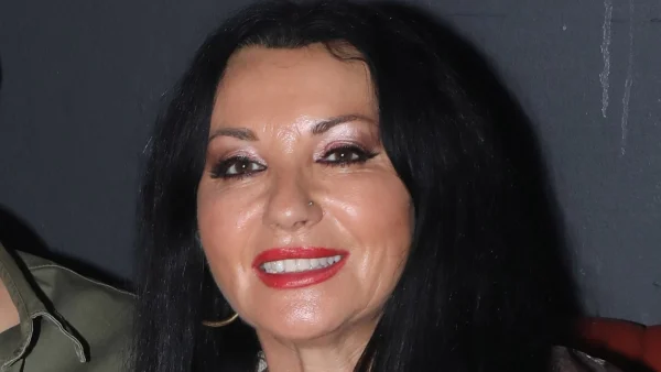 Πόπη Μαλλιωτάκη: Με μικροσκοπικό λεοπάρ μαγιό στην Ταϊλάνδη - Οι εντυπωσιακές πόζες μαζί με τον γιο της